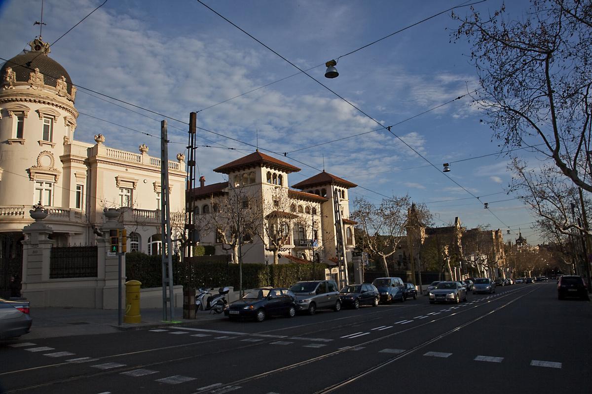 Barcelona 27.12.2010.- Barcelona la UPC fa un estudi econòmic i turístic de l'avinguda del tibidabo i proposa algunes millores per explotar més la zona.En la foto una vista de la avenida a partir del numero 30. Foto Carlos Montañes