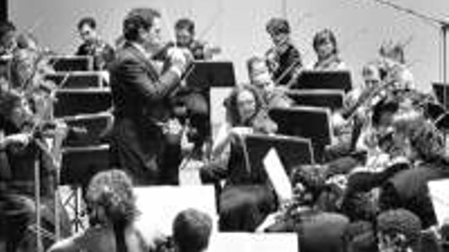 LA ORQUESTA JOVEN DE EXTREMADURA OFRECE UN CONCIERTO EN EL AUDITORIO DE CACERES