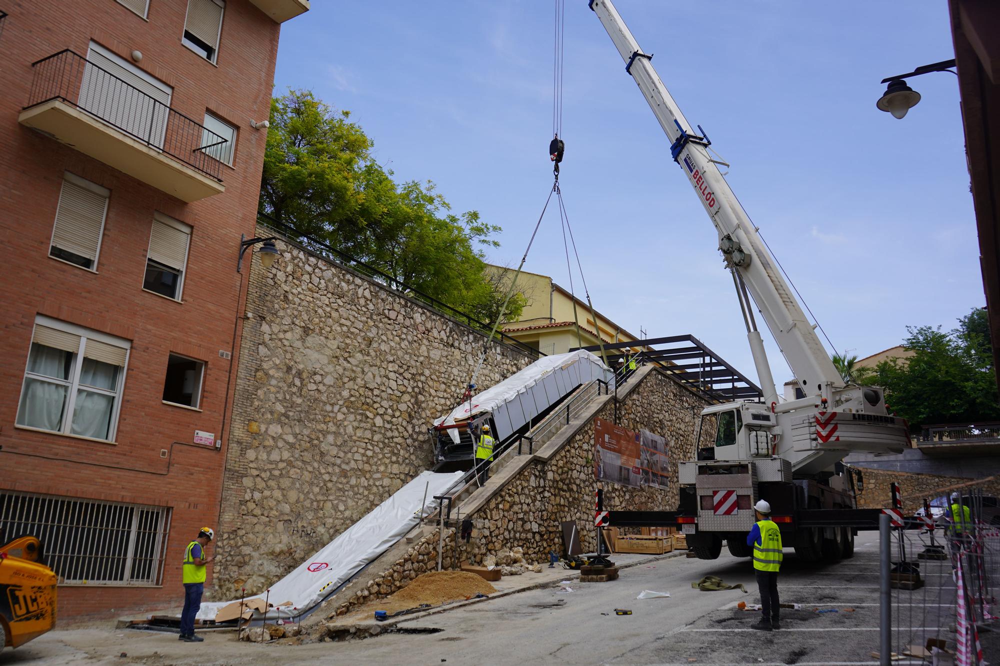 Inician el montaje de las escaleras mecánicas del Mercat de Ontinyent