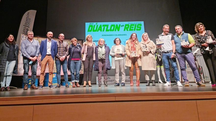 Participantes no acto de presentación do XIII Duatlón de Reis do Concello de Vimianzo. Foto: C. V.