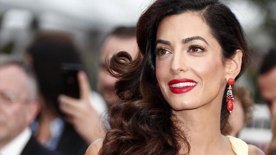 Amal Clooney cumple cuarenta años