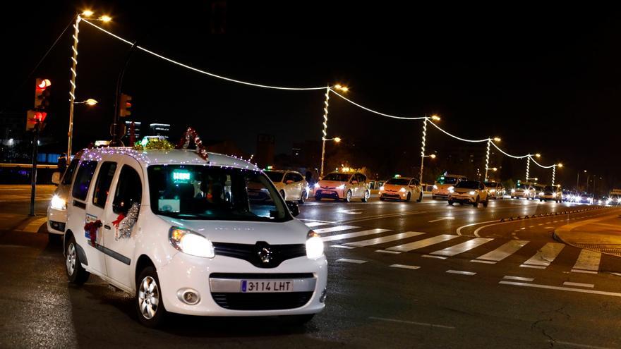 El taxi de Zaragoza vuelve a acercar la luz de las fiestas a los más vulnerables