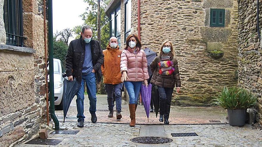 Visita de Ángeles Vázquez a la aldea de Alvite. |   // FDV