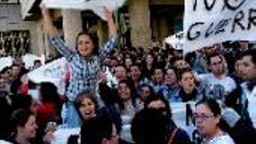 Profesores y alumnos de la Uex se unen para pedir el fin de la guerra