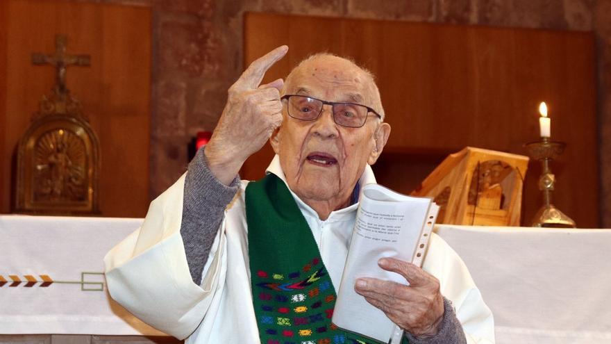 Mossèn Climent Forner a la missa del passat 21 de gener a l'església de Sant Miquel de Viver