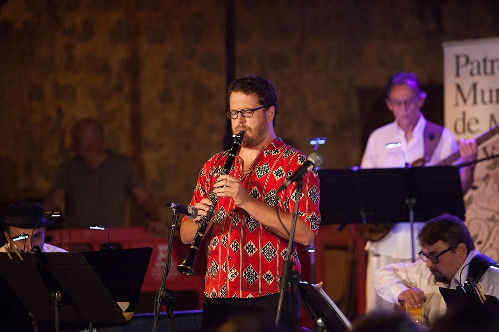 El Festival Eivissa Jazz abrió con un concierto de la Big Band Ciutat d'Eivissa que contó con la colaboración de Arturo Pueyo