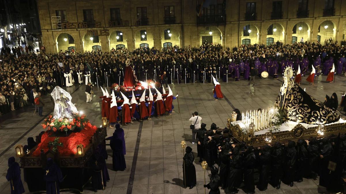 VÍDEO: Así fue la procesión del Encuentro en Avilés