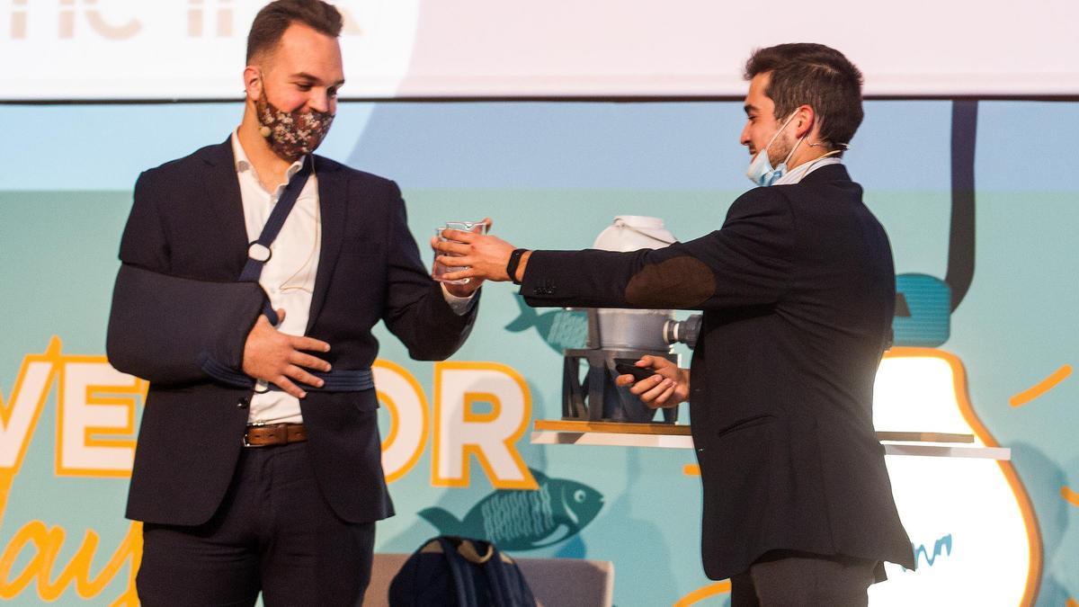 Bioferrik Ink. Álvaro Mas y Adrián Nadal presentaron esta «startup» de diseño y montaje de instalaciones industriales de purificación y depuración de efluentes industriales. El objetivo es aplicar su tecnología en los procesos de depuración de residuos de  empresas e introducir un plan que aproveche la economía circular con los compuestos de valor que los residuos tienen dentro de sí. Podría generar una nueva vía de ingresos a sus clientes.