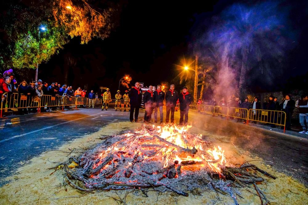 Elda arropa a San Antón pese al frío