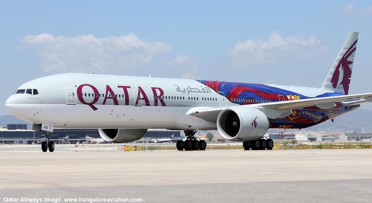 qatar airways boeing 777-300er a7-bae in special fc barcelona livery