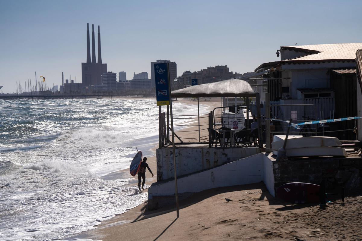 Las instalaciones del Club Náutico Bétulo de Badalona, uno de los clubes que apuran la vía judicial para evitar el cierre de sus instalaciones.