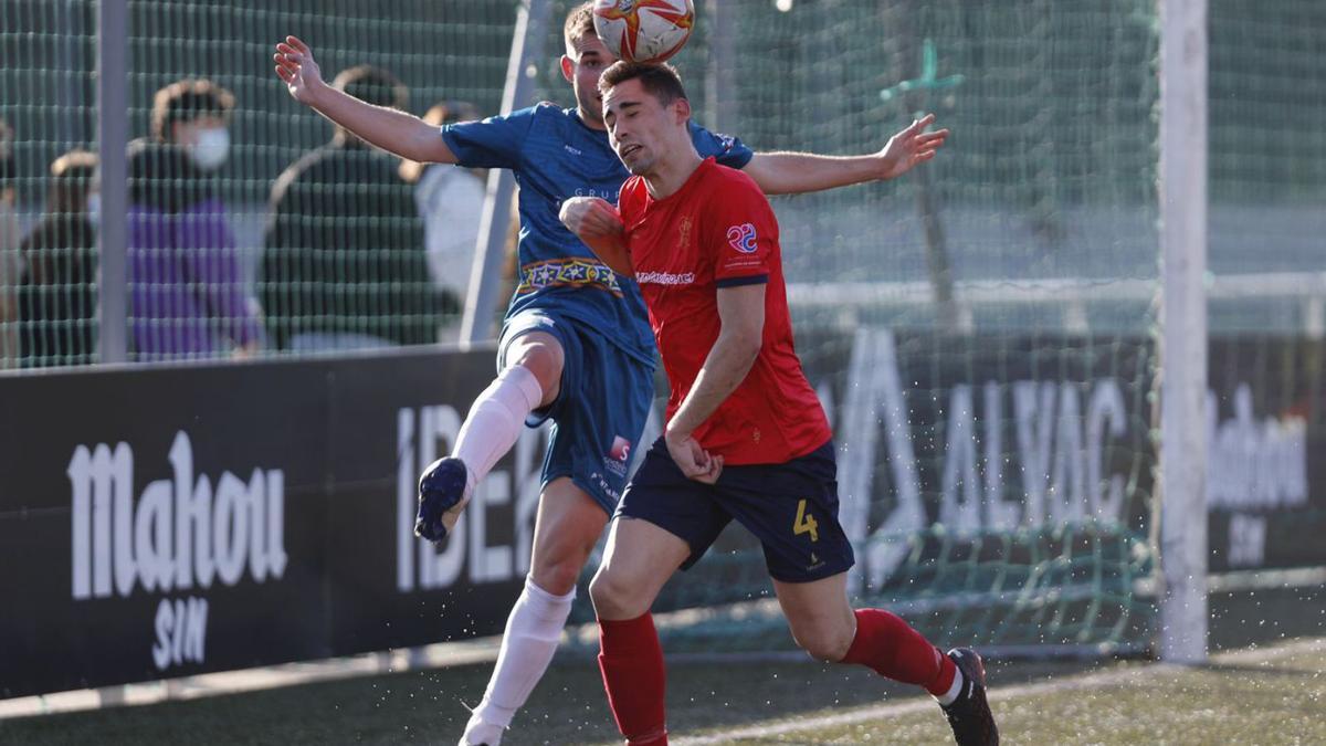 Un lance del partido disputado ayer en Redondela. // RICARDO GROBAS