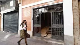 Los bomberos de Córdoba actúan en el incendio de una vivienda en la calle Los Alderetes
