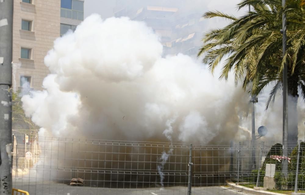 La segunda mascletà de las Hogueras 2019 en imágenes