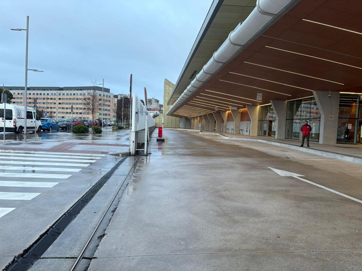Estación intermodal sin autobuses ni usuarios en la séptima jornada de huelga de autobuses el pasado viernes.
