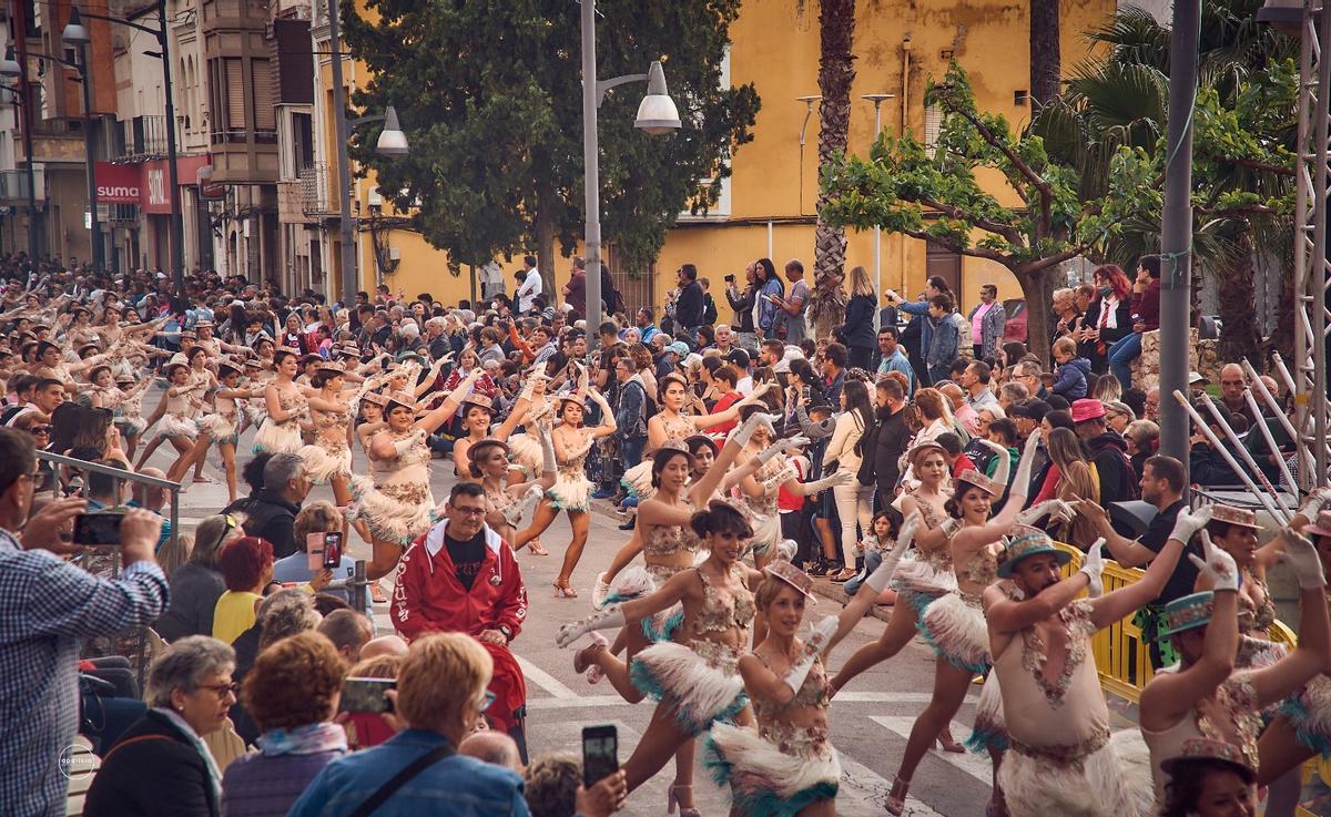 Los desfiles son actos de lo más multitudinarios.