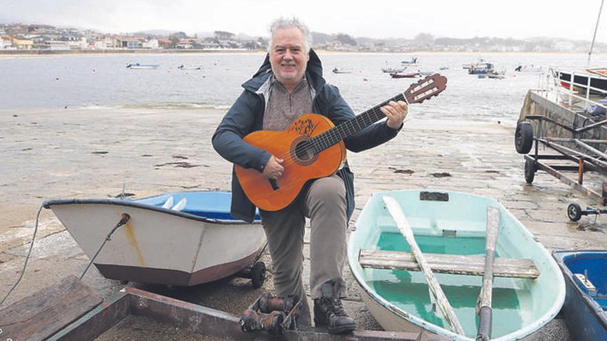 El profesor Faustino Núñez, en Panxón, Nigrán. | Alba Villar