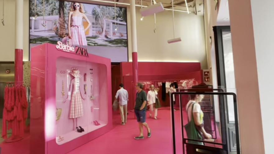 Zara estrena en A Coruña su colección dedicada a Barbie