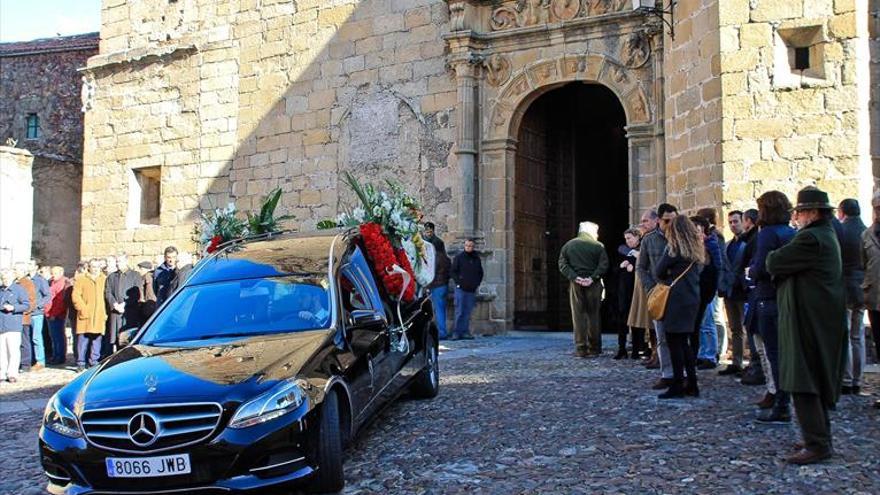 Multitudinaria despedida a valentín pinilla en san mateo