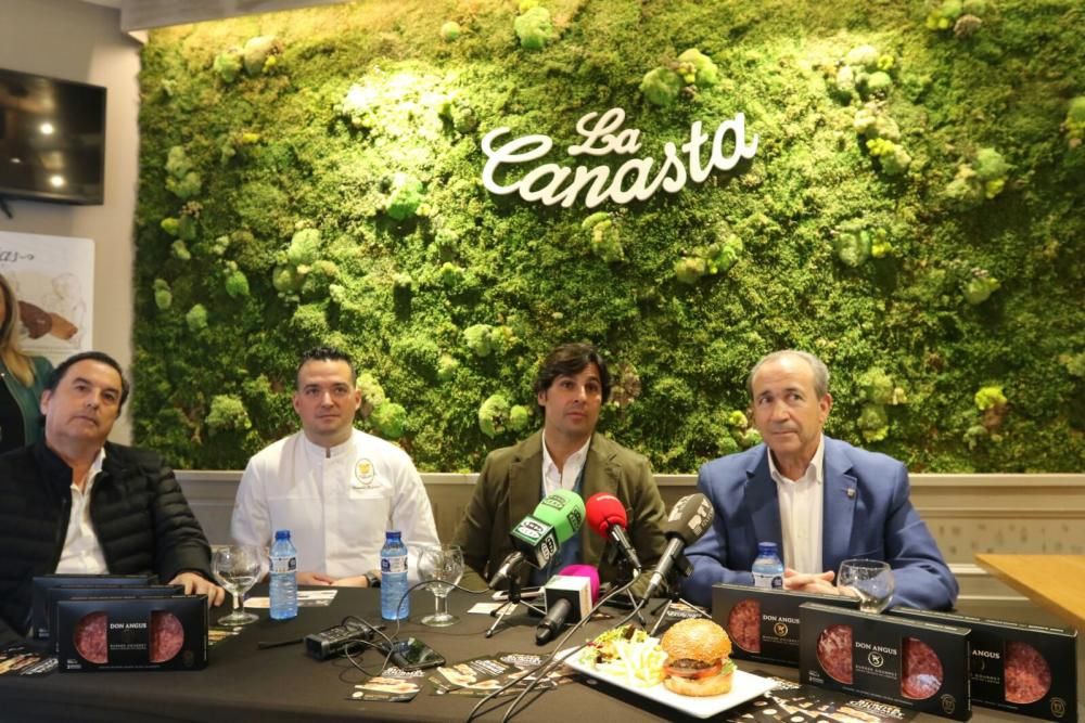 Junto a la empresa malagueña La Canasta, Don Angus comenzará a comercializarse a partir de hoy en sus cafeterías, servicio a domicilio y en dentro de la zona de despensa de la cadena