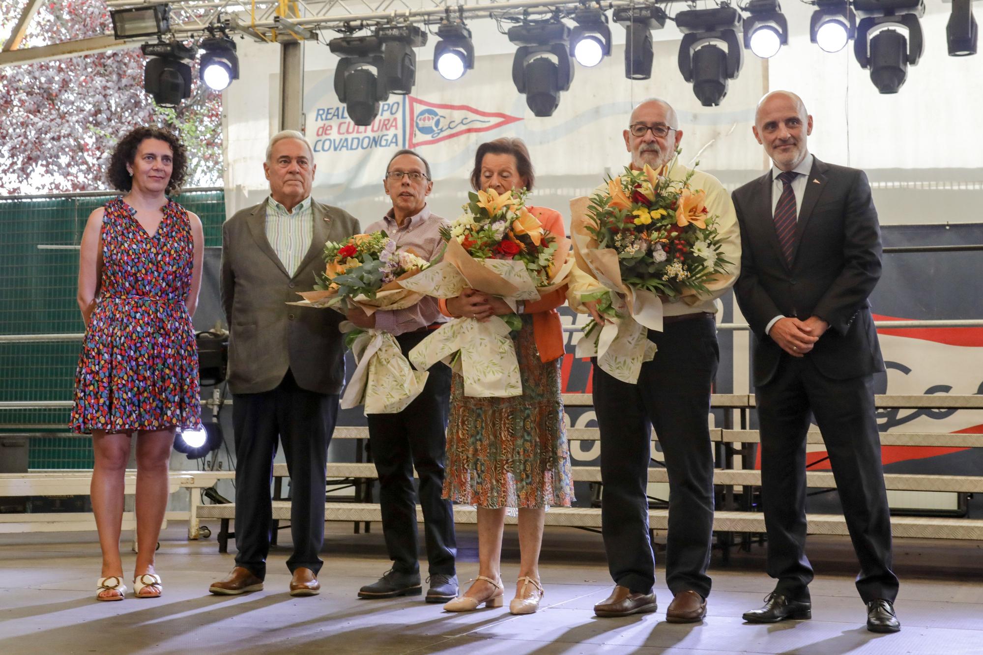 En imágenes: El Grupo Covadonga despide sus fiestas con homenajes