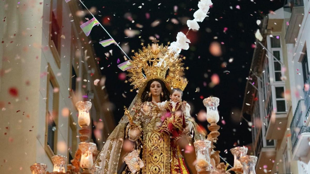 Procesión de la Virgen del Carmen Coronada de El Perchel