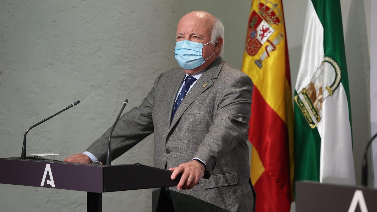 El consejero de Salud y Familias de la Junta de Andalucía, Jesús Aguirre, en la rueda de prensa posterior al Consejo de Gobierno.