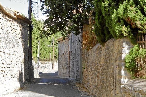 In Lloseta treffen unterschiedliche Kulturen und Baustile aufeinander. Ein Rundgang durch das Dorf in denen sich die Spuren der Vergangenheit bis zur Gegenwart wieder spiegeln.