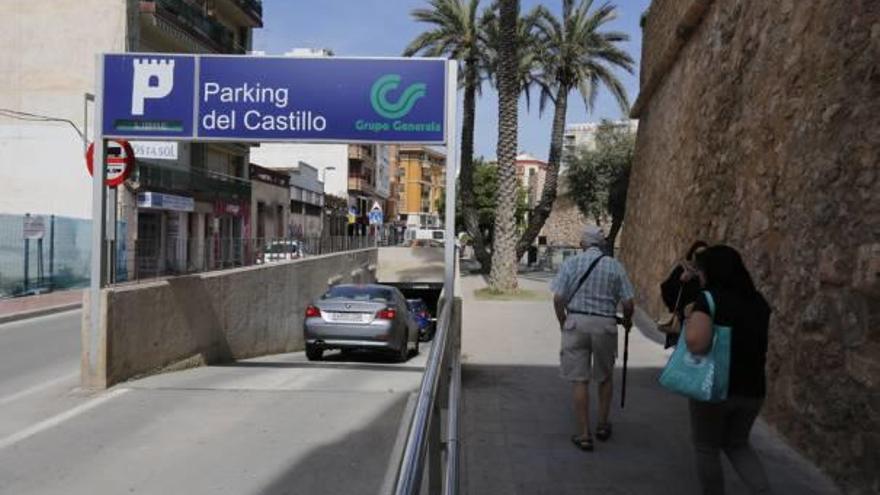 Entrada del Parking del Castillo en imagen de archivo.