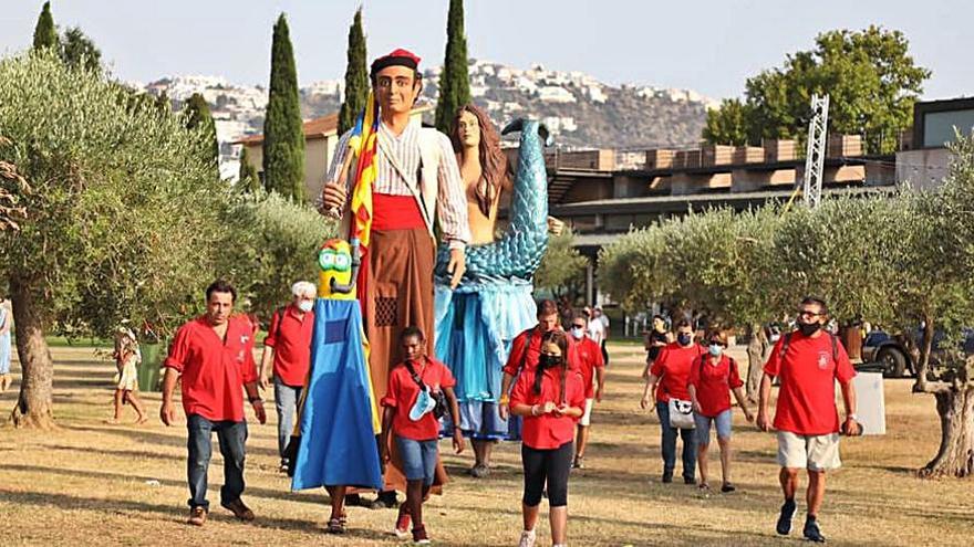 Actuació gegantera durant la festa major | AJUNTAMENT DE ROSES