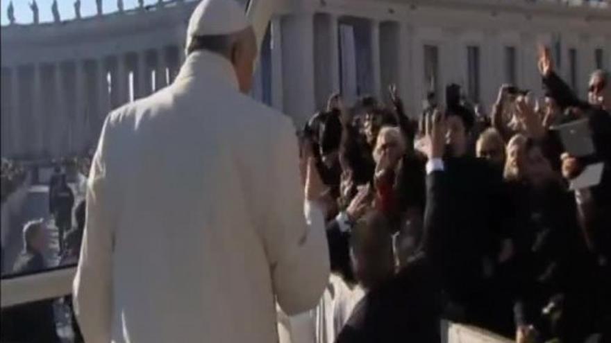 El Papa Francisco, con 'txapela'