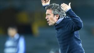 Lillo, dirigiendo al Vissel Kobe.