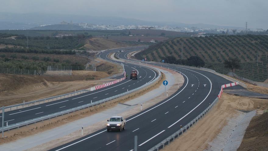 El Gobierno dice que el enlace de la A-45 con el polígono Los Llanos de Jarata &quot;no cumpliría la normativa&quot;