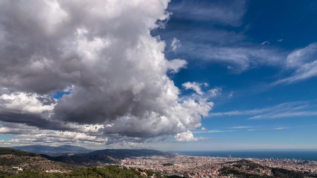 Nubes sobre el área de Barcelona