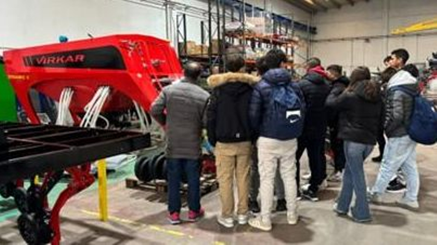 Prop de 3.000 alumnes participen al programa &quot;Professions de futur&quot; de la  Fundació UEA