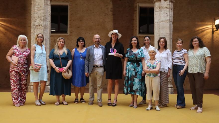 Alaquàs inaugura el paseo violeta y entrega el premio Clara Campoamor a Mabel Lozano
