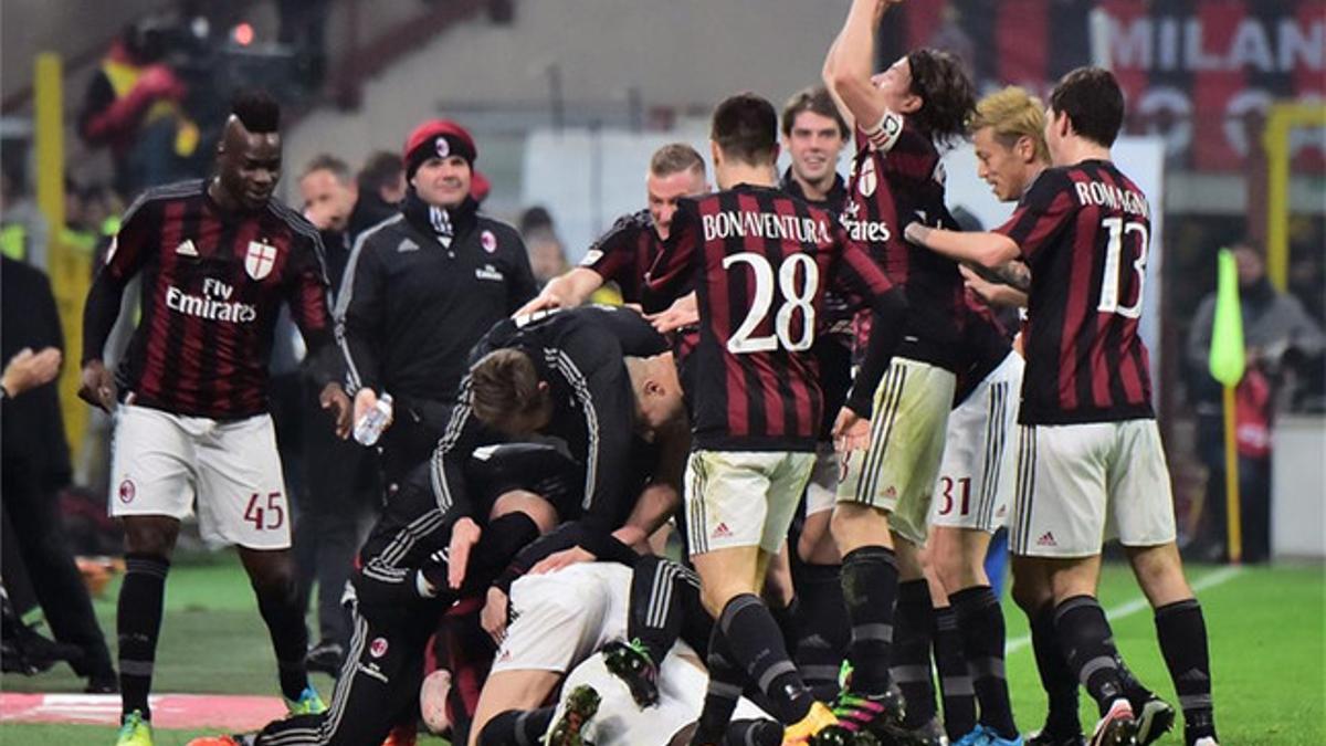 La plantilla del Milan celebró el triunfo por todo lo alto