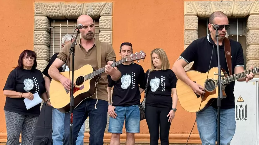 Amics de Josep Maria Isanta reten homenatge al jove amb una cançó