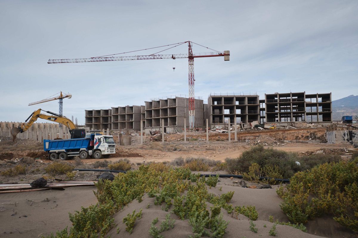 Construction of the La Tejita hotel.