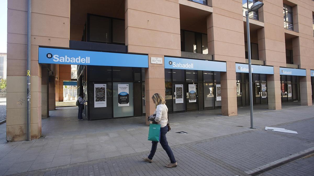 Oficina de Banc Sabadell a la plaça Josep Pla de Girona