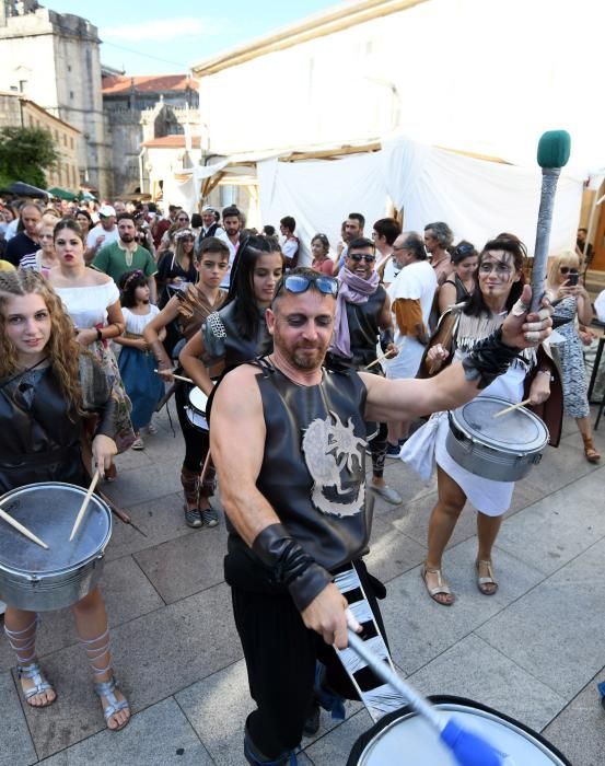 Miles de asistentes consolidan la Feira Franca como una de las fiestas históricas más destacadas de Galicia