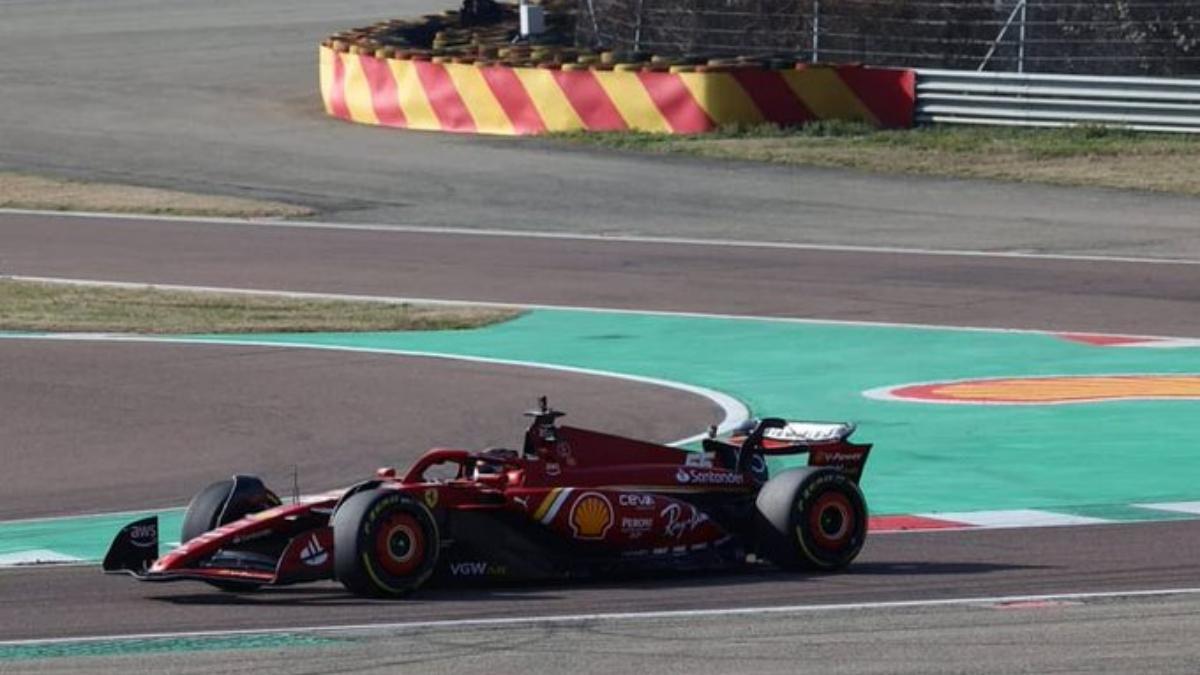 Carlos Sainz, al volante del nuevo Ferrari SF-24 en Fiorano