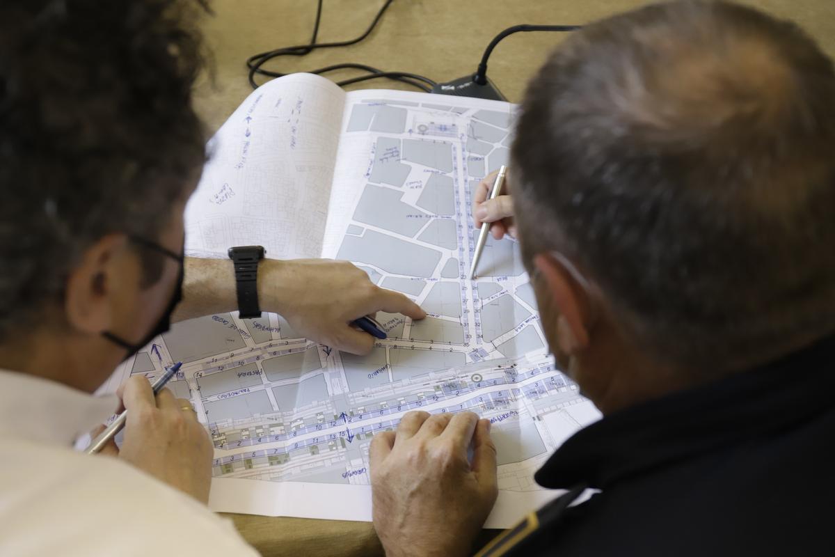 Analizando el recorrido oficial en la reunión entre el Ayuntamiento y la Agrupación.