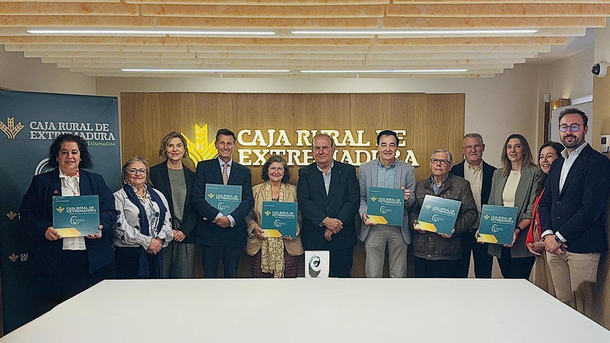 Representantes de Aprosuba 3–Plena Inclusión, la Asociación Oncológica Extremeña, AEXPAINBA, COCEMFE, Asociación de Médula Ósea (ADMO) y la Fundación para la promoción y apoyo a personas con discapacidad.