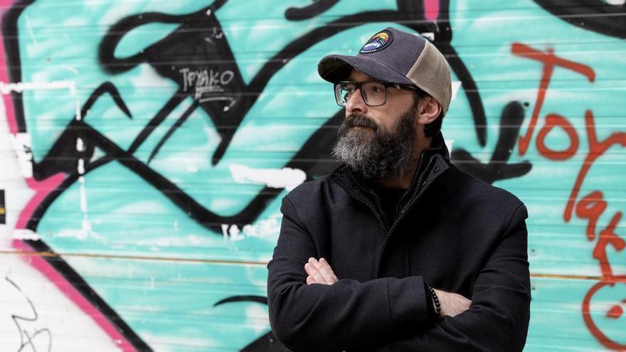 Juan Manuel Gil (publica 'Majareta') en Zaragoza: "En el cotilleo y el rumor está la semilla de la literatura"