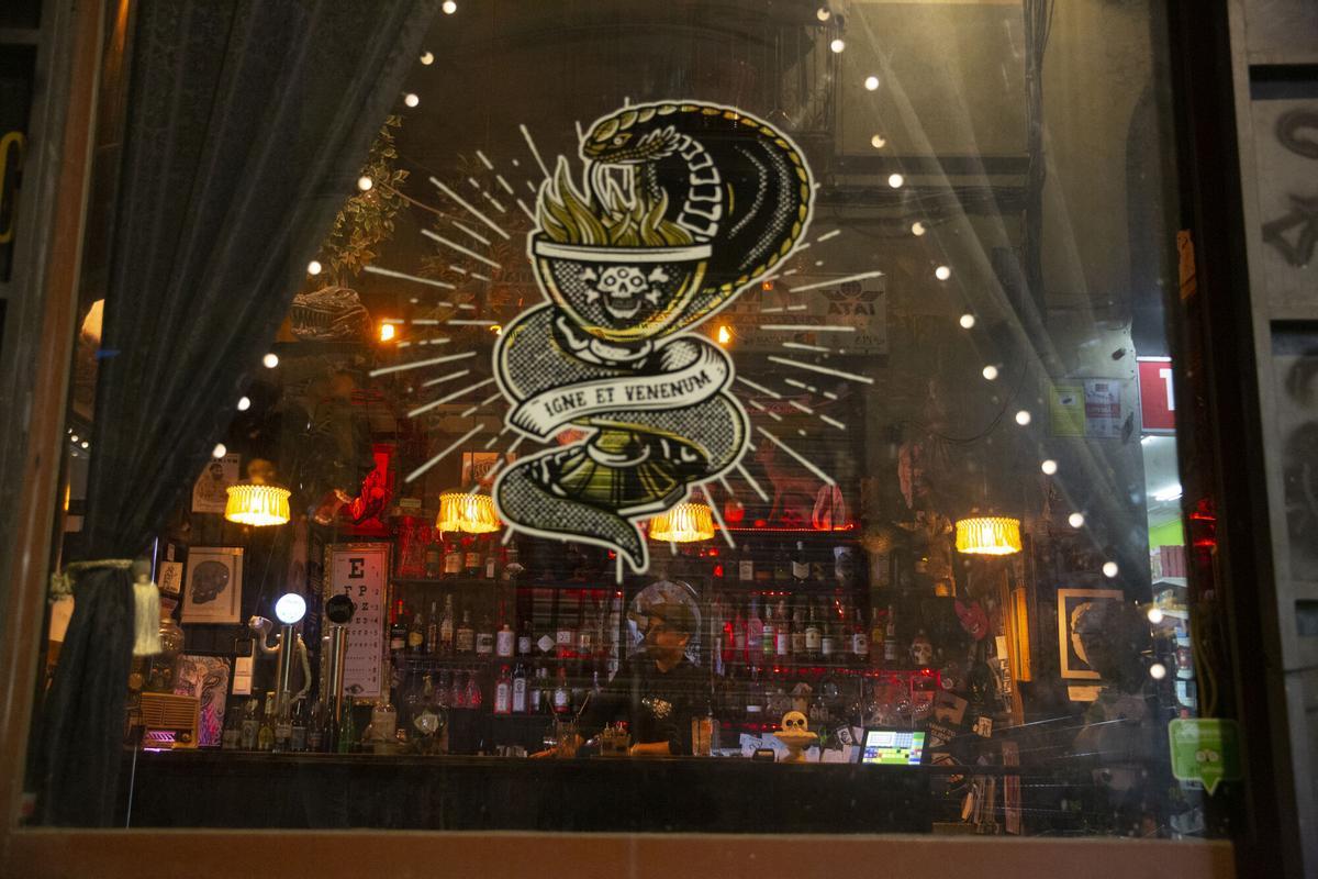 La Cobra Bar.