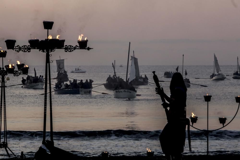 El Desembarco al amanecer da inicio a los Moros y Cristianos de El Campello