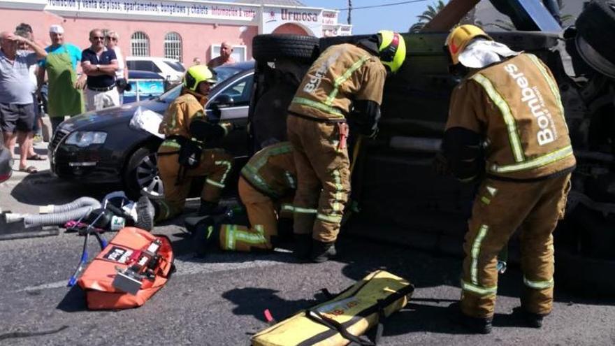 Atrapada en su coche tras dar varias vueltas de campana en Torrevieja