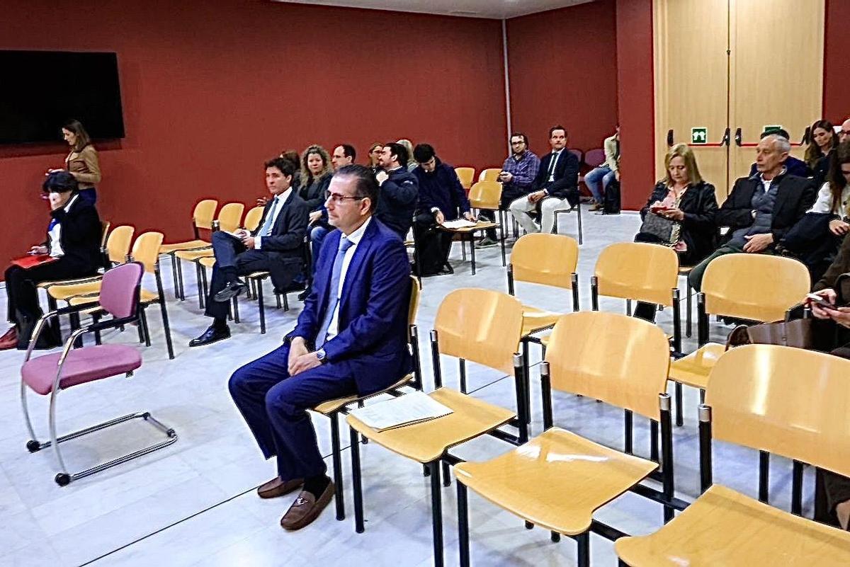Eduardo Espinosa, ayer, en la sala del Juzgado de lo Mercantil número 3, en Gijón.