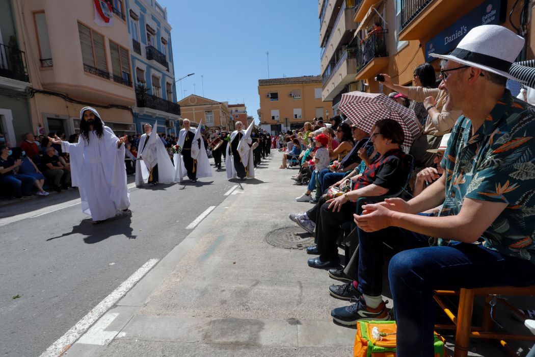 Flores y alegría para despedir la Semana Santa Marinera en el desfile de Resurrección